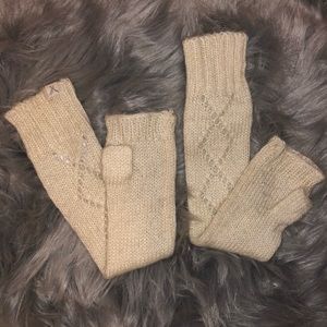 American Eagle Cream Color Fingerless Gloves